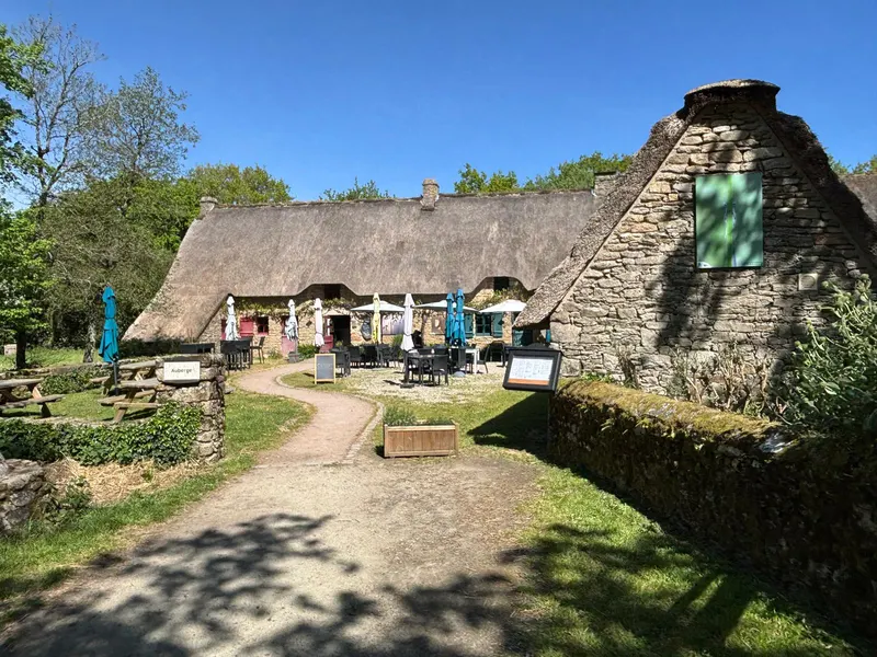 The Auberge de Kerhinet with its thatched roof terrace