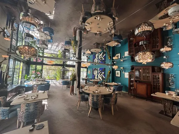 Mirror ceiling and crystal chandeliers in the dining room