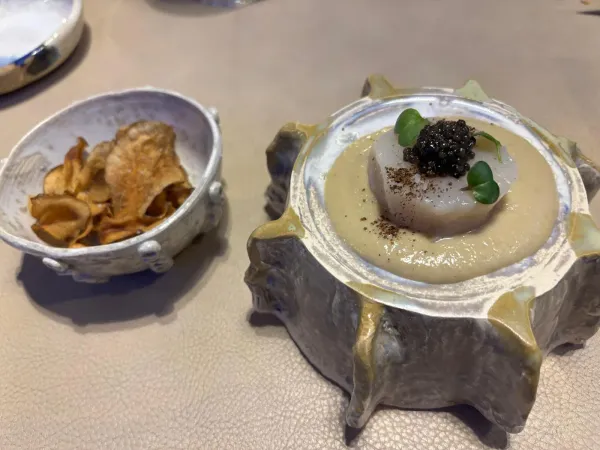 Scallop with caviar and artisan chips