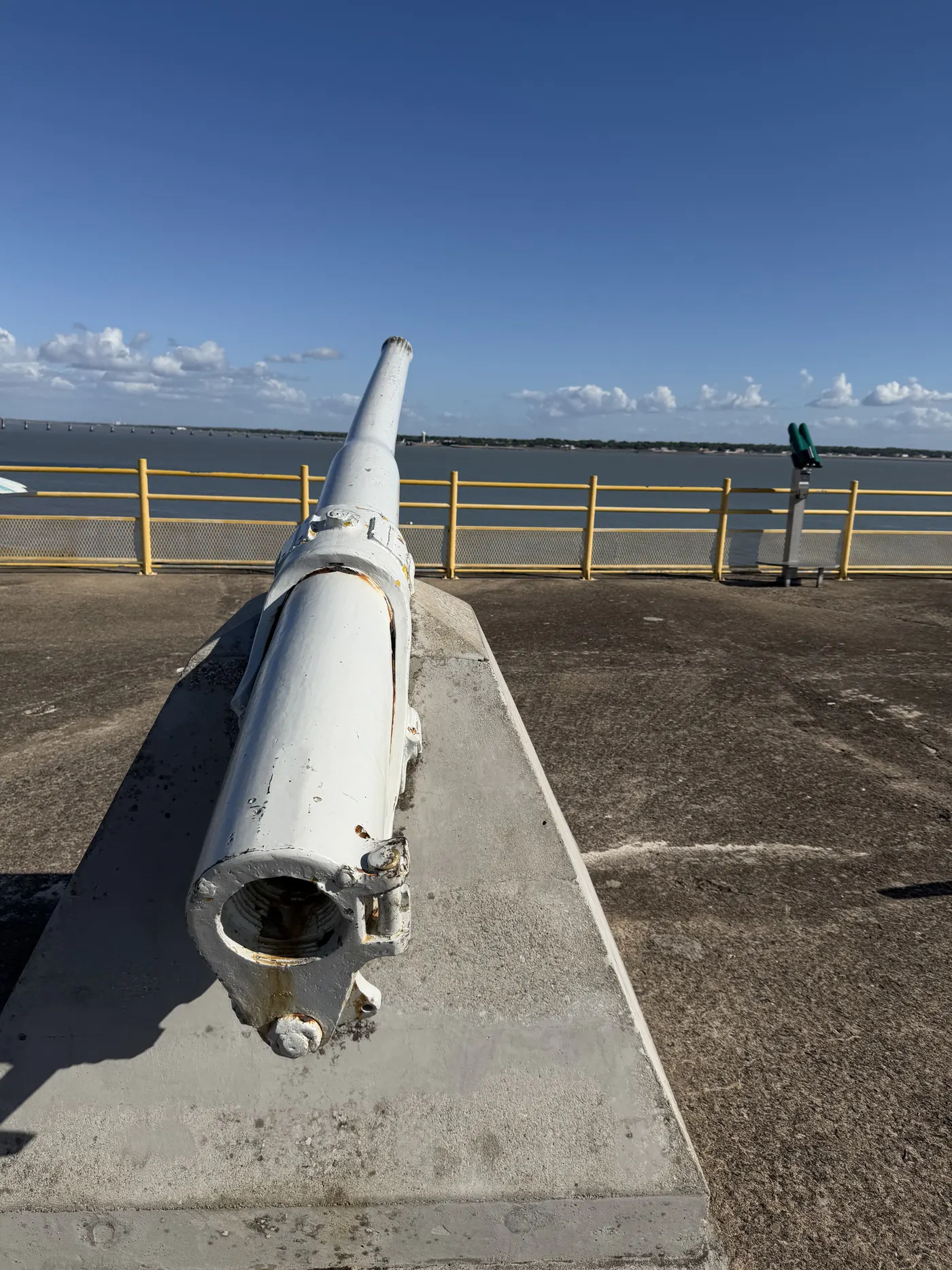 Gun from HMS Campbeltown on the Saint-Nazaire waterfront